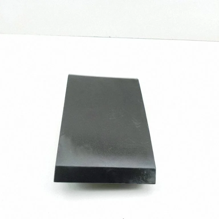 Moldings uz aizmugurējā spārna 7C0853515A