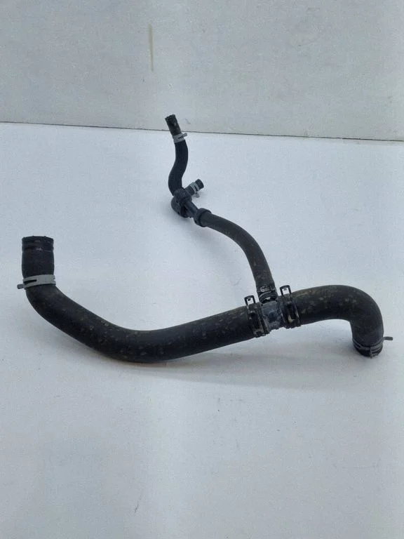 Coolant pipe/hose – front