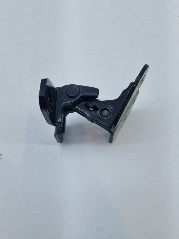 Front door upper hinge 85574F
