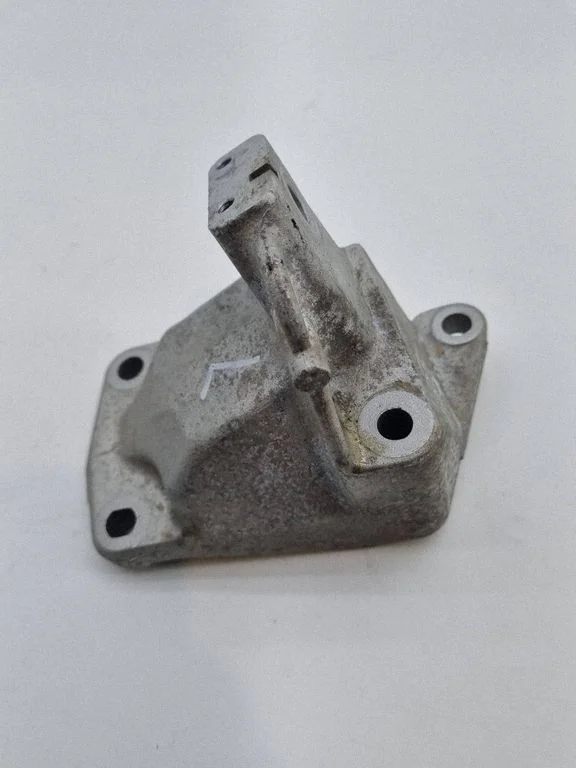 Engine mounting bracket 68252524AA