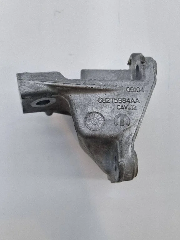 Engine mounting bracket 09104