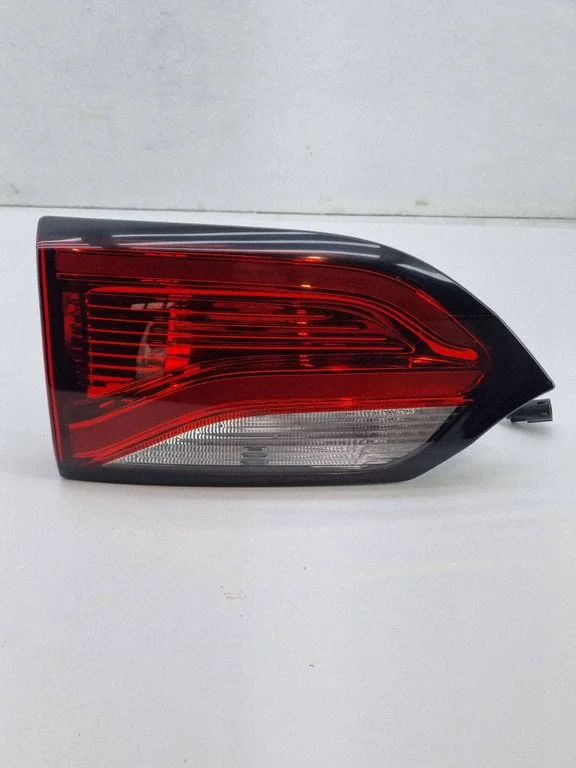 Lampa tylna w klapie – Chrysler Pacifica (2017-)