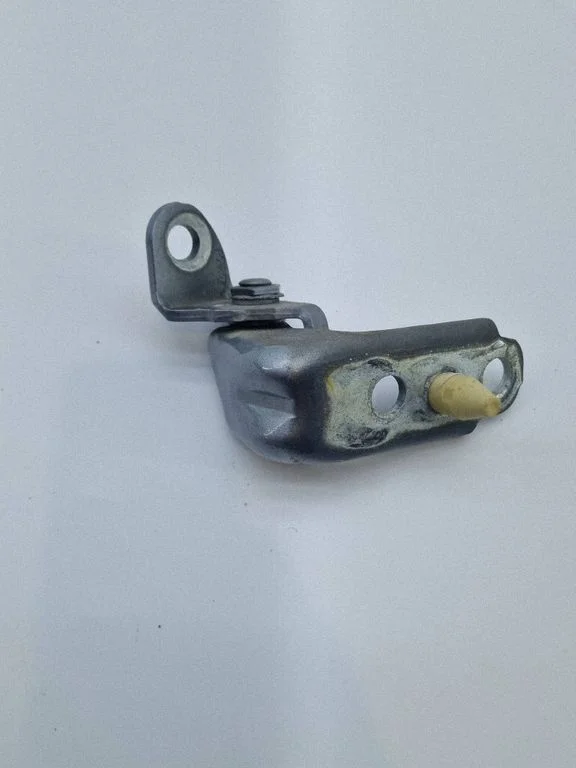 Front door upper hinge – Ford Mustang Mach-E (2020-)