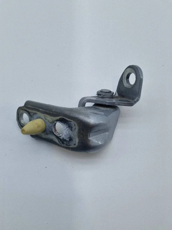 Front door upper hinge – Ford Mustang Mach-E (2020-)