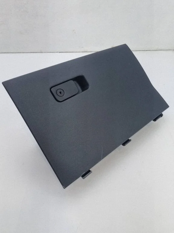 Glove box – Ford Mustang Mach-E (2020-)