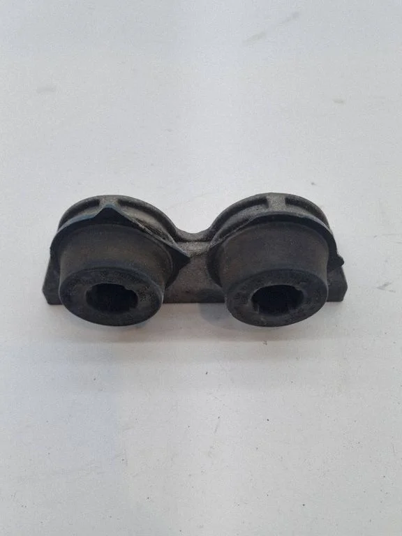 Muffler mount bracket/holder 68352966AA