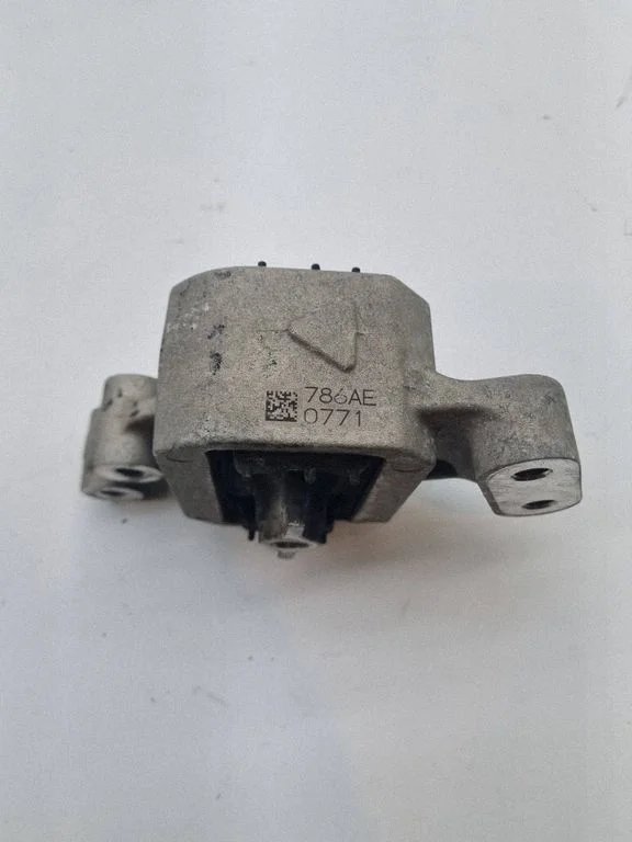 Engine mount bracket 46535