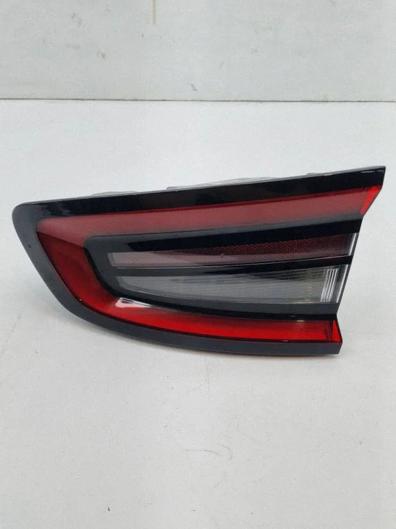 Lampa tylna w błotniku 68213144AD