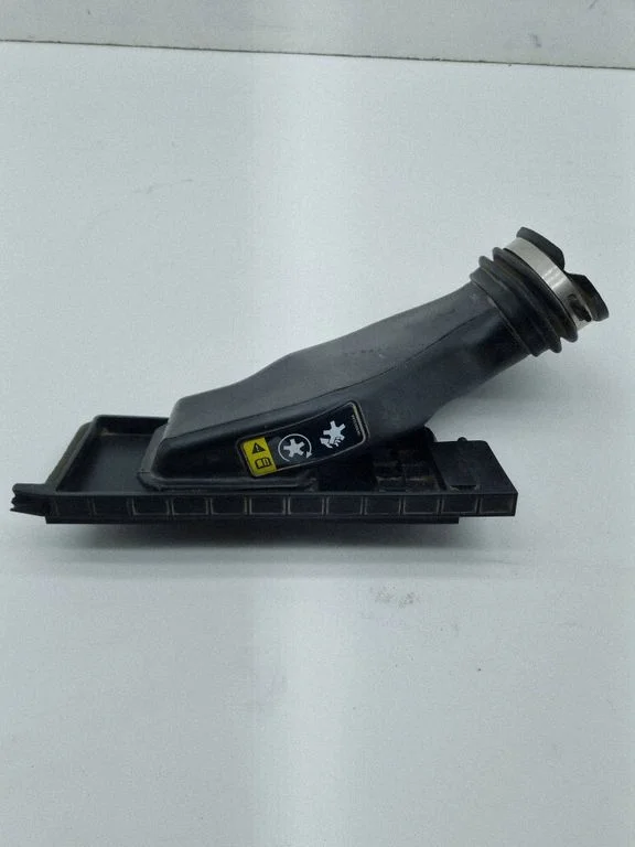 Air intake duct part – Chrysler Pacifica (2017-)