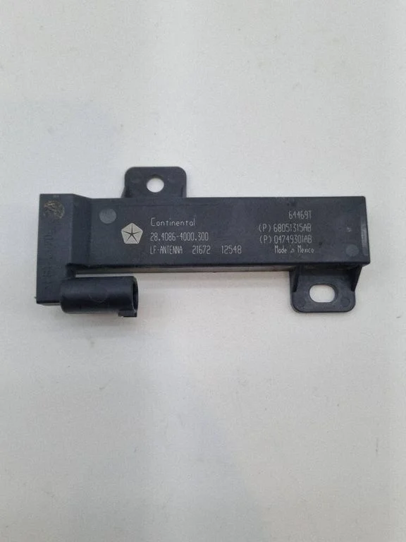 Aerial antenna amplifier – Chrysler Pacifica (2017-)