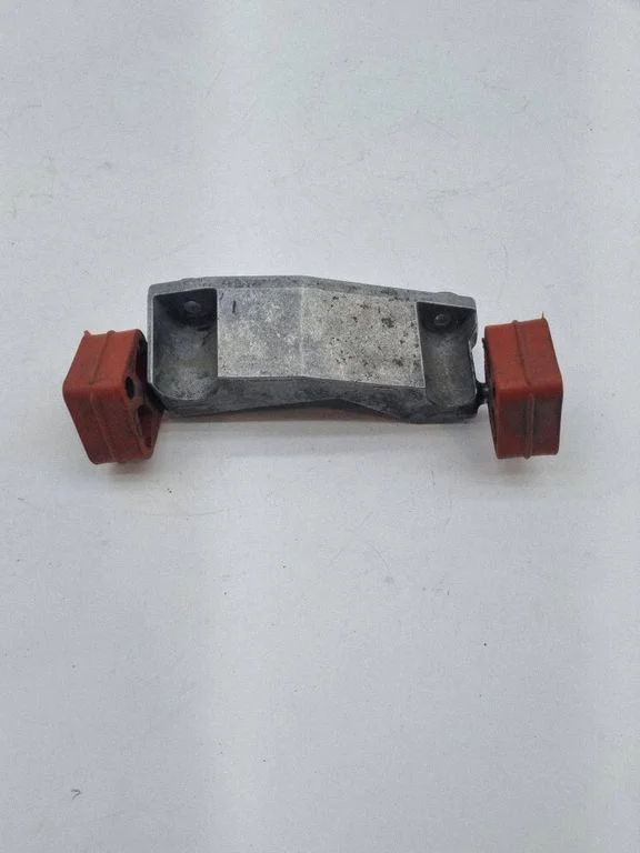 Summuti kinnitus/ hoidik 68268197AA – Ram 1500 DT (2018-)