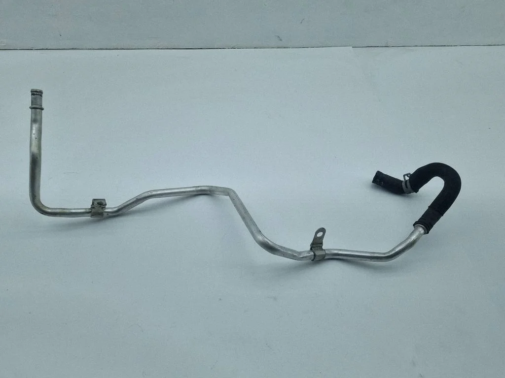 Coolant pipe/hose – front