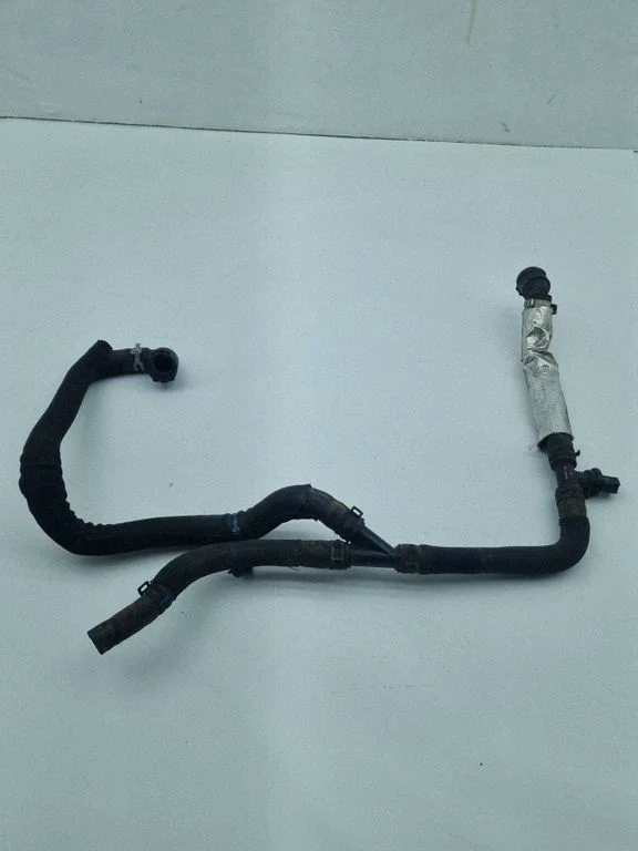Coolant pipe/hose – front