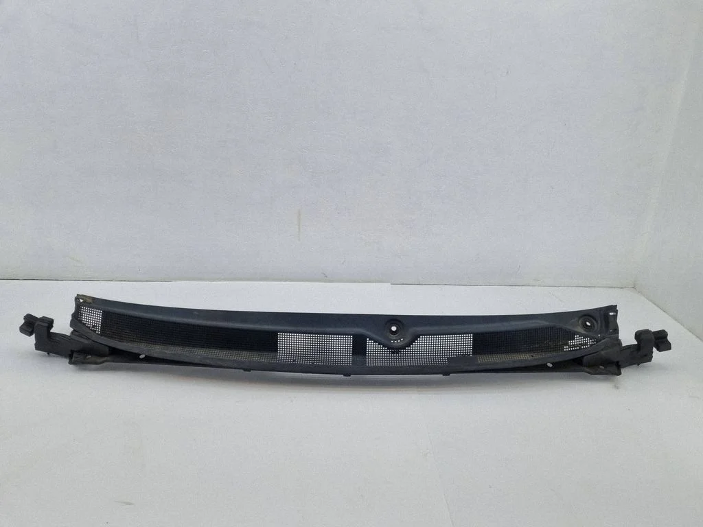 Wiper trim 6822847AF