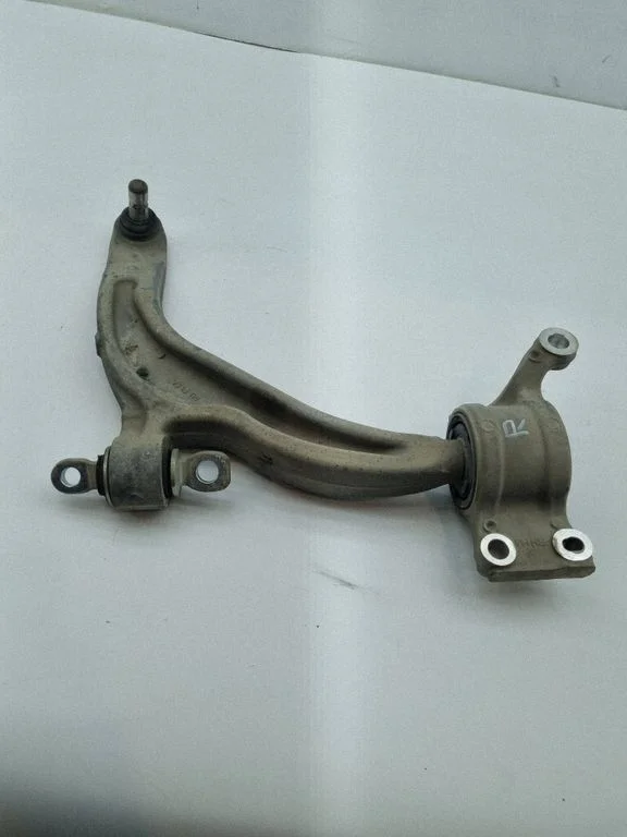Front lower control arm/wishbone – right