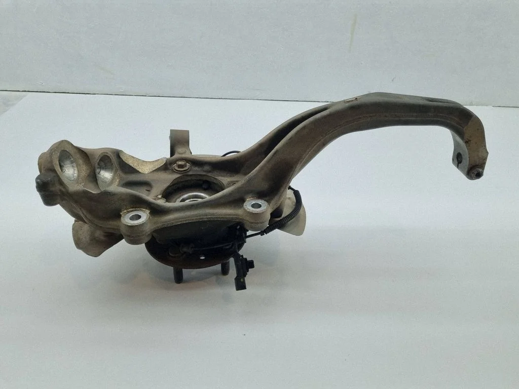 Front wheel hub 462AA