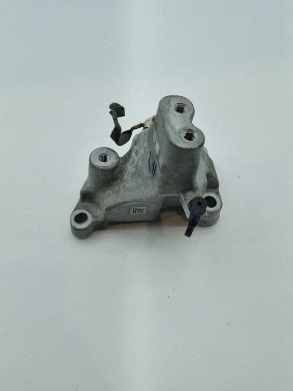 Engine mounting bracket 68375851AA