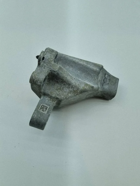 Engine mounting bracket 68375850AA