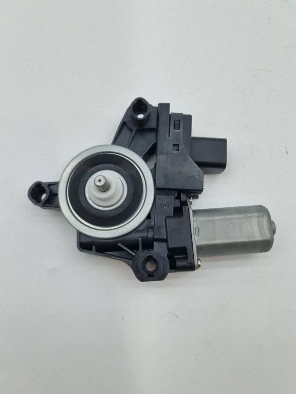 Priekšējā loga pacēlāja motoriņš C81027101