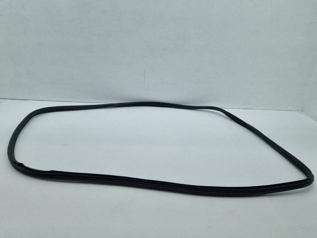 Rubber seal rear door – right