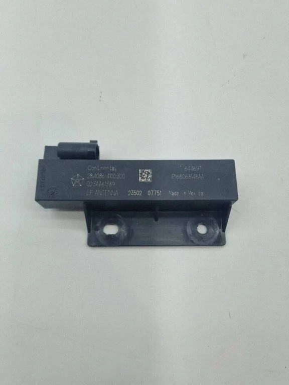 Aerial antenna amplifier – Jeep Grand Cherokee WL (2021-)