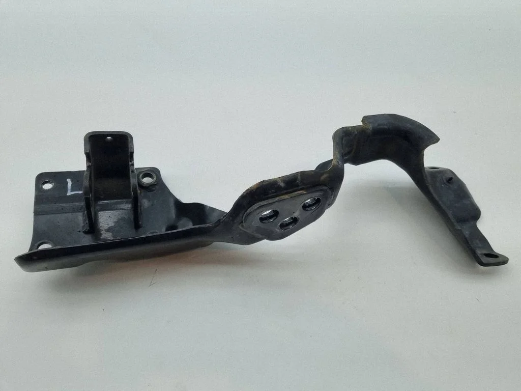 Engine mounting bracket 68422186AC