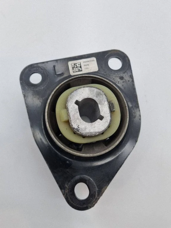 Rear differential mounting bracket P68496103AB
