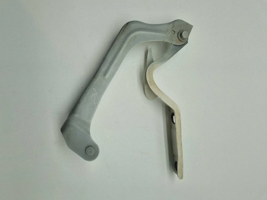 Mootorikapoti hinged – parem