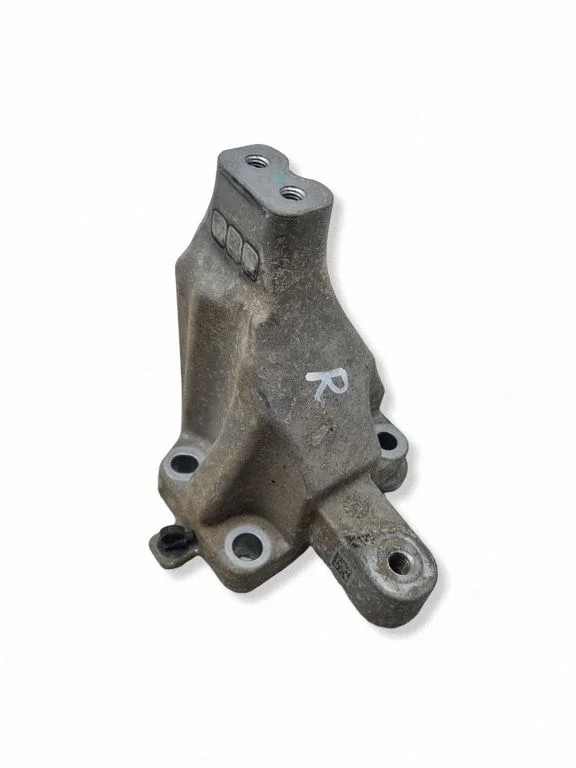 Engine mounting bracket 68375850AA