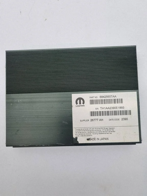 Wzmacniacz audio 68425657AA