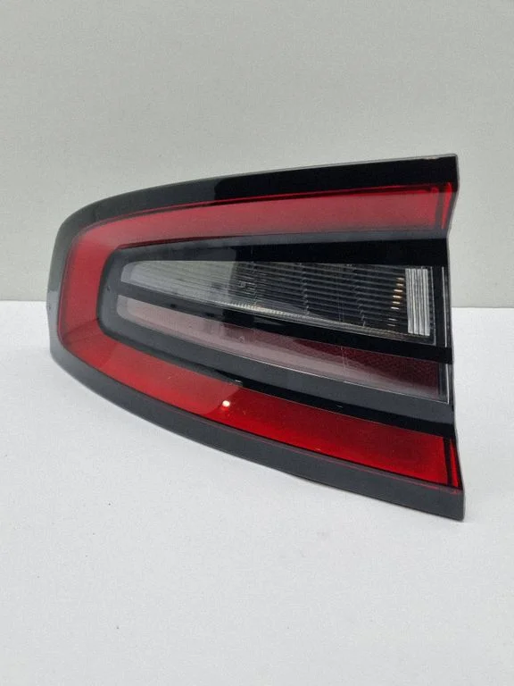 Lampa tylna w błotniku 68213145AD