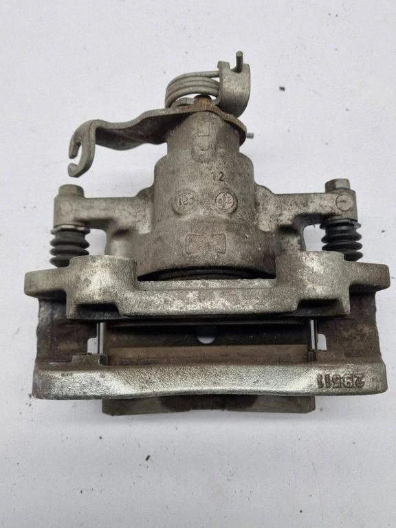 Rear brake caliper – rear right