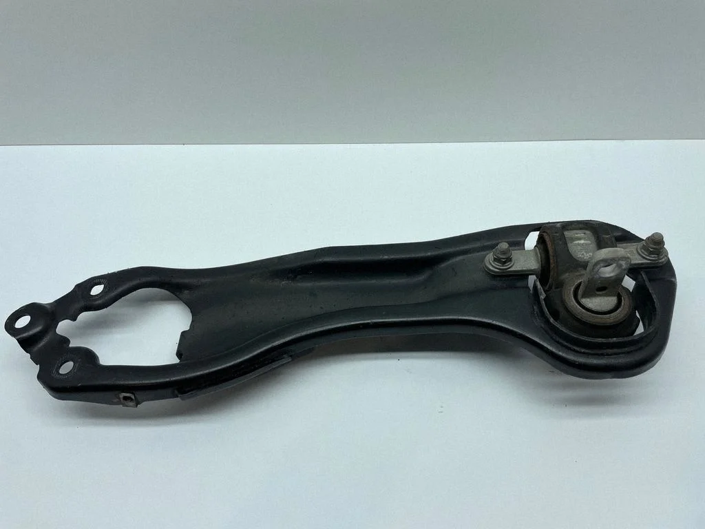 Rear upper control arm/wishbone – Chrysler Pacifica (2017-)
