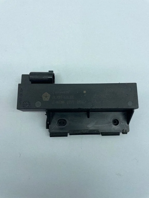 Antenas pastiprinātājs 68067753AA