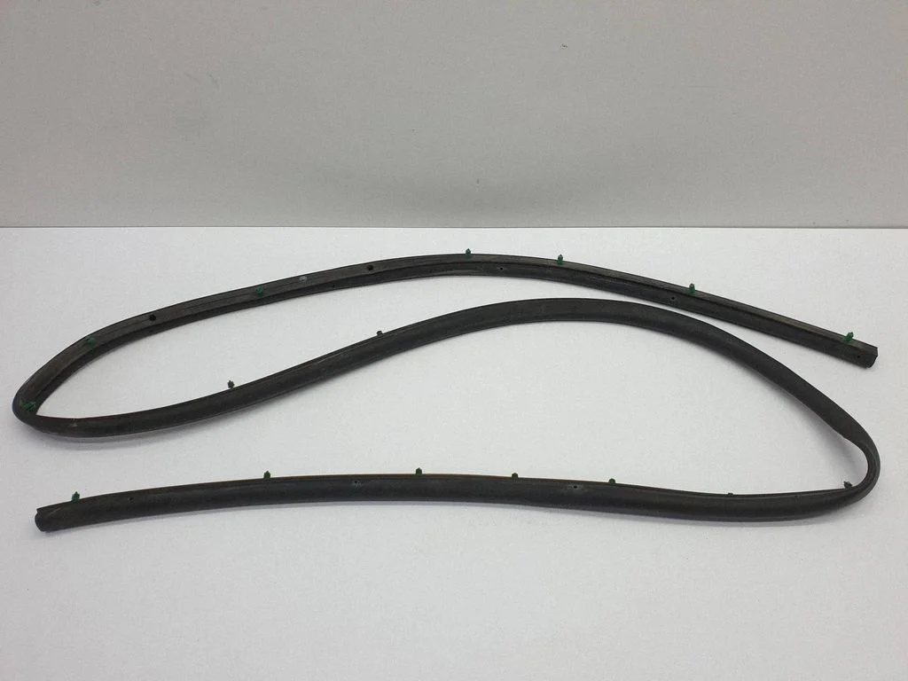 Engine cover (trim)