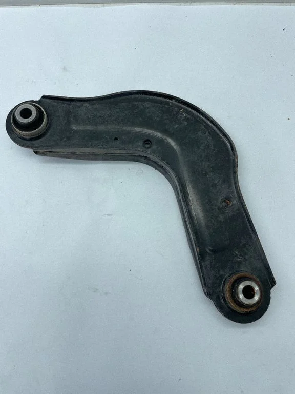 Rear control arm 68235367A