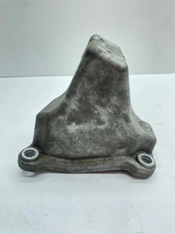 Mootori kinnituskronstein 04726023AB