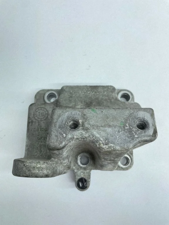 Engine mounting bracket 04726022AB