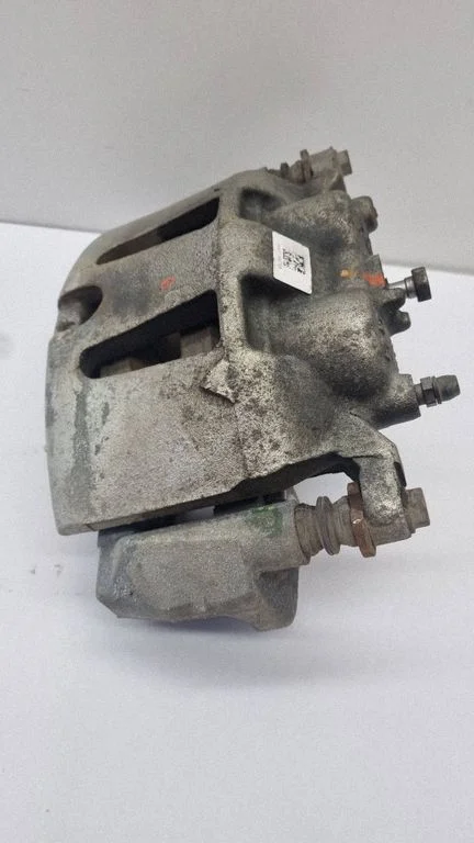 Front brake caliper 17988801
