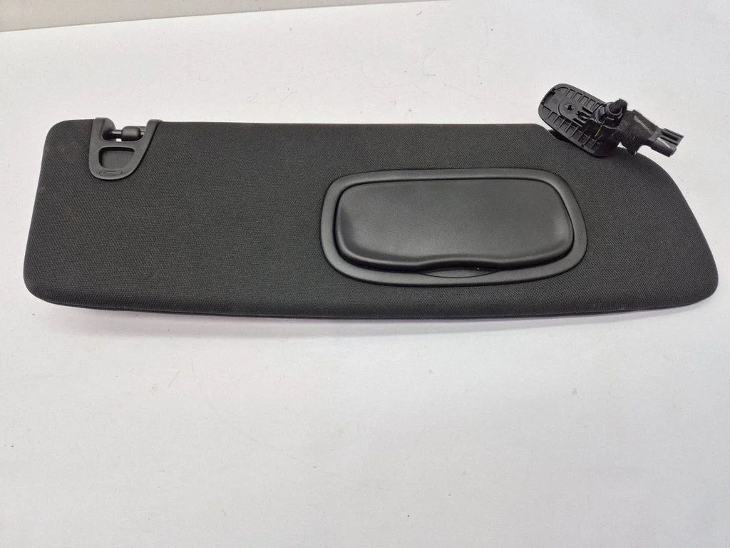 Sun visor – front right