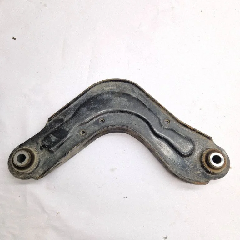 Rear control arm – Chrysler Pacifica (2017-)