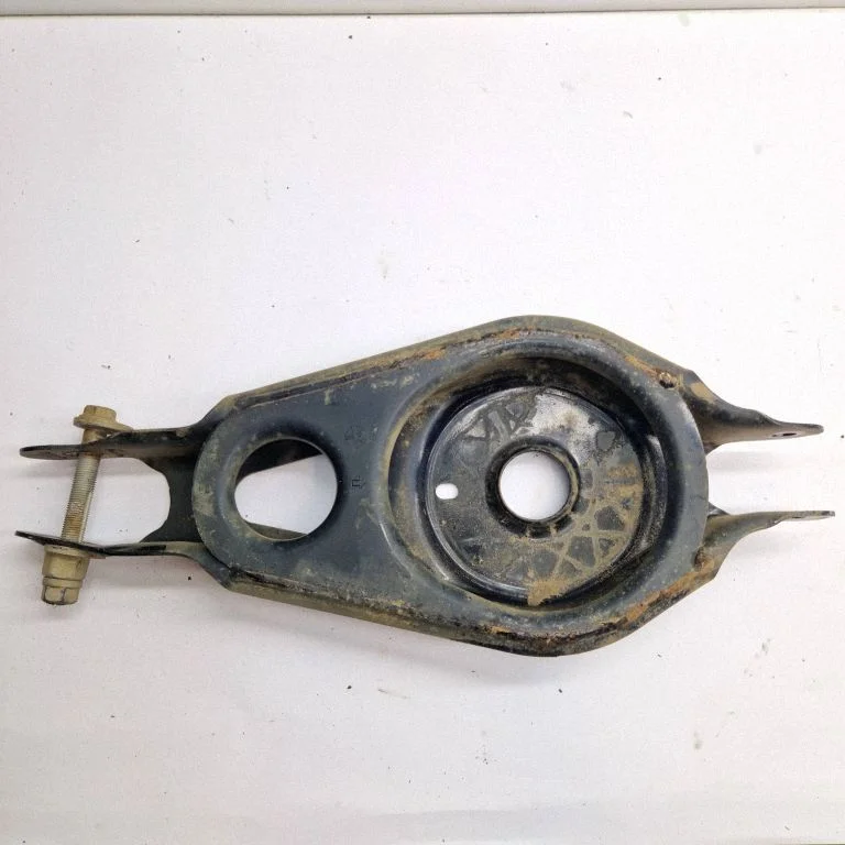 Rear control arm – Chrysler Pacifica (2017-)