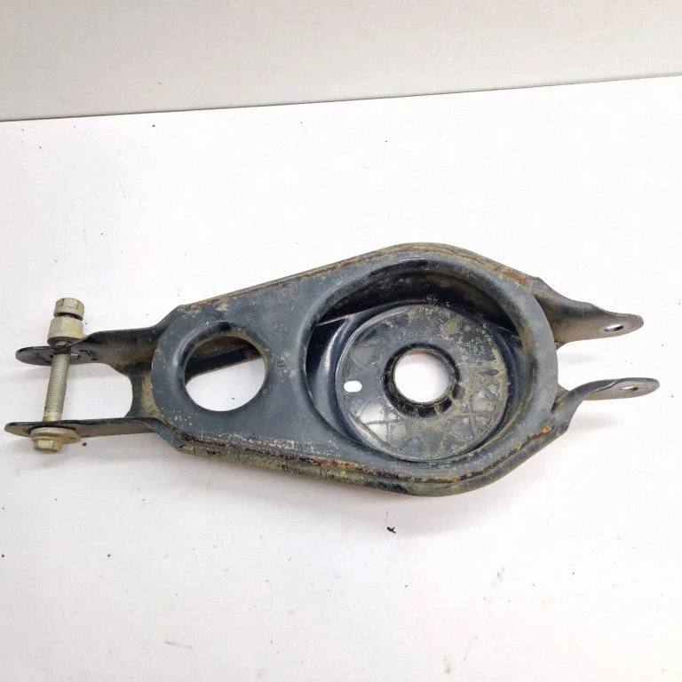 Rear control arm – Chrysler Pacifica (2017-)