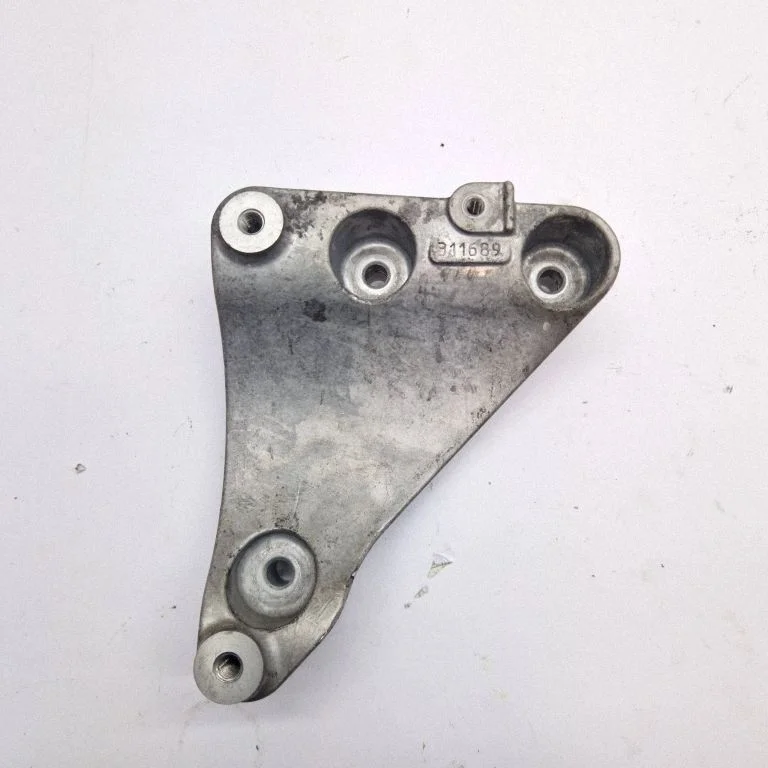 Engine mounting bracket 311689