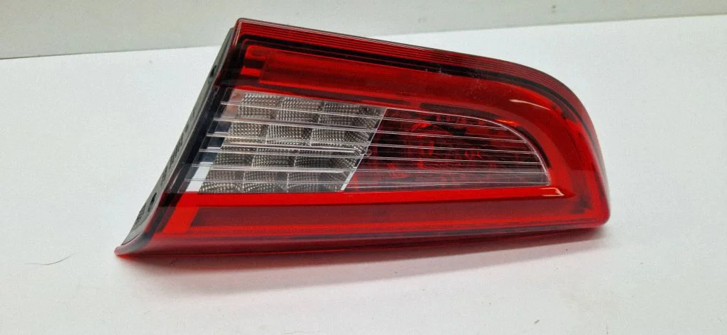 Tailgate rear/tail lights 06700046630