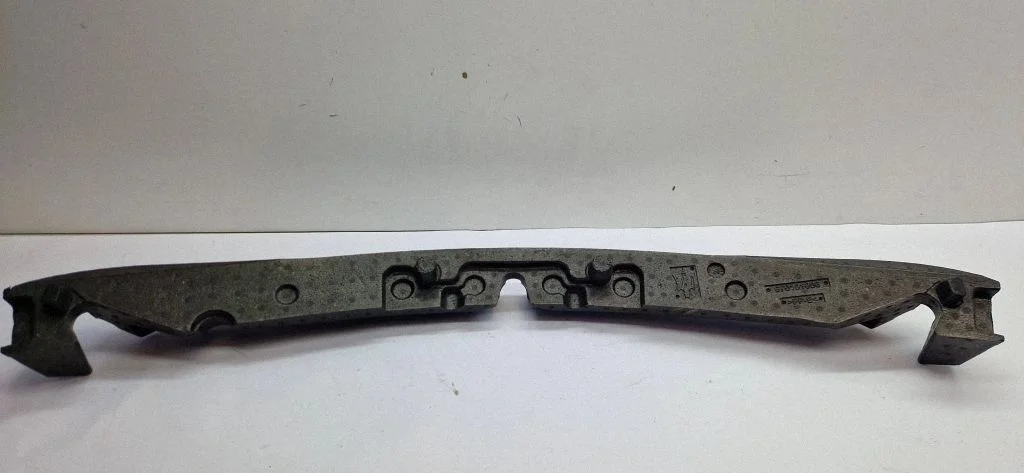 Front bumper foam support bar 670101006