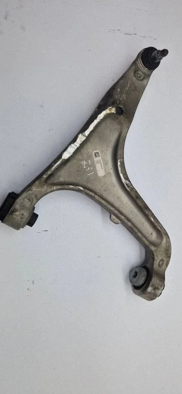 Front lower control arm/wishbone 06700390290