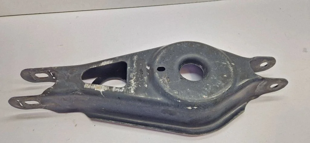 Tagumine õõtshoob 8218021AA