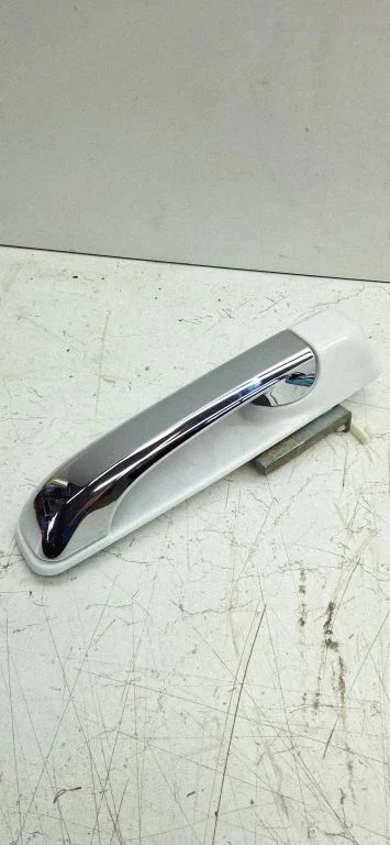 Rear door exterior handle 1GH261W7AC