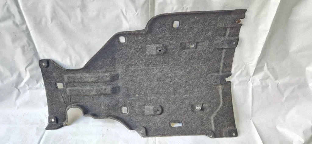 Külgmine põhjakaitse – Chrysler Pacifica (2017-)